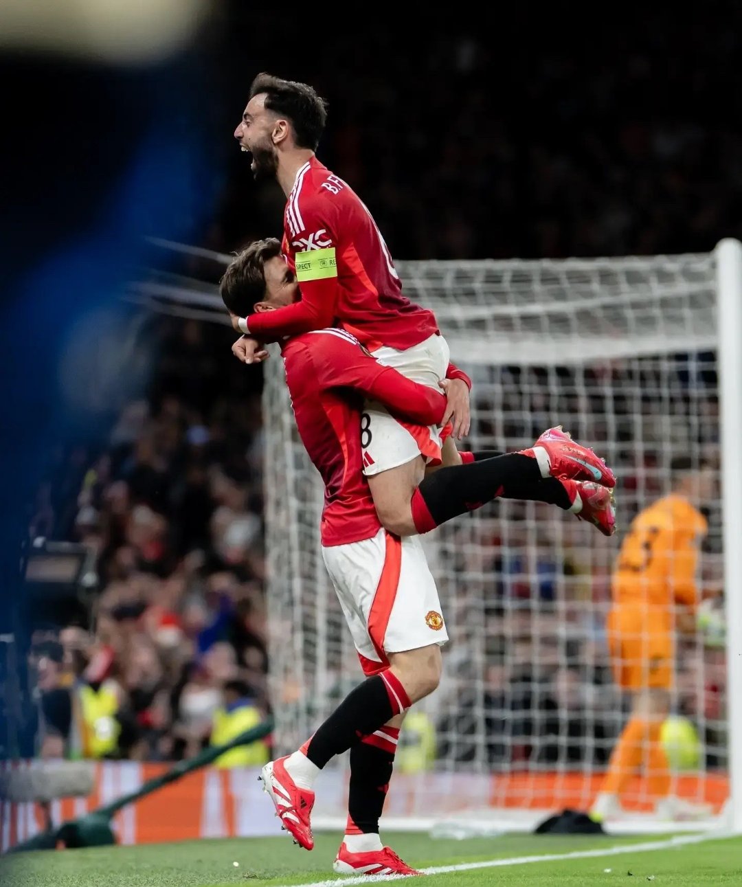 开云体育在线-切尔西客场战平曼联，保持不败继续领跑