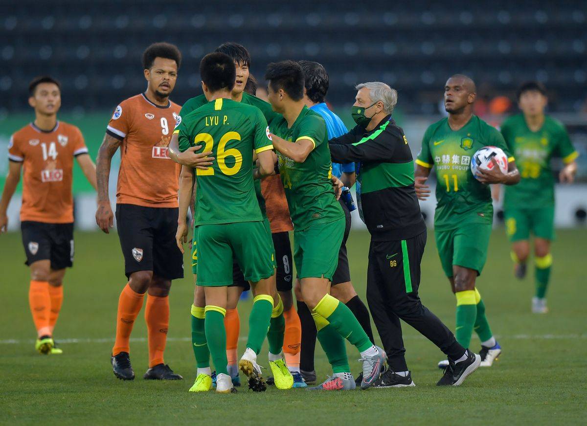 中超联赛球队在亚冠赛事中表现抢眼,备受称赞 中超联赛球队在亚冠赛事中表现抢眼,备受称赞