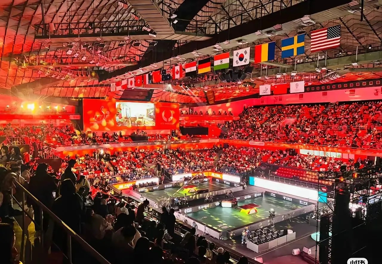 开云APP-大批观众在比赛中聚集为自己加油