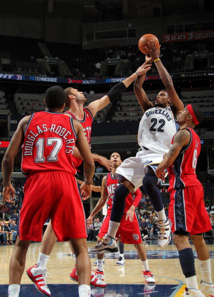 开云体育-张卫平领衔群星，篮网队遭遇挑战