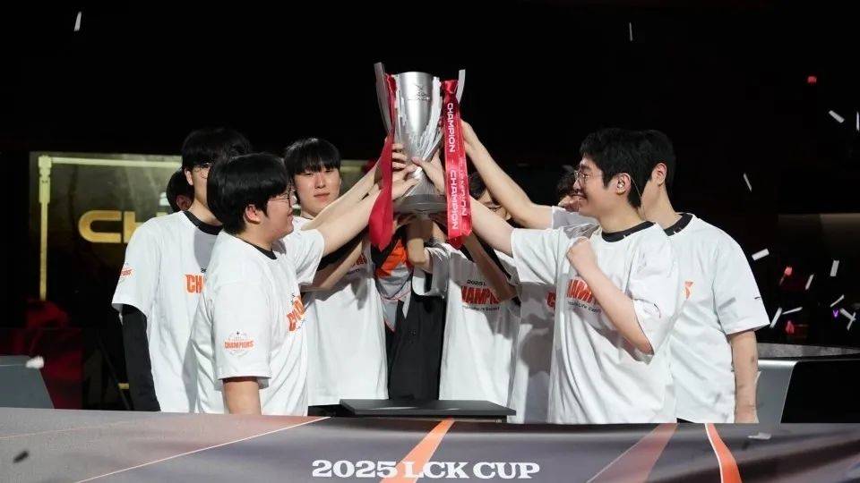 包含FPX翻盘FNC,Doinb操刀奇招英雄翻盘顶尖较量小组赛,锁定晋级资格的词条 包含FPX翻盘FNC,Doinb操刀奇招英雄翻盘顶尖较量小组赛,锁定晋级资格的词条